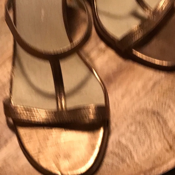 Elegant Golden Bronze Leather Sandals Ready for Parties or Nights Out - Picture 2 of 6
